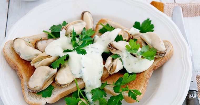 Mosseltoast met kruidenmayonaise