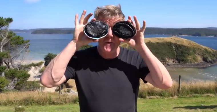 Gordon Ramsay’s roerei met zeeoren uit Nieuw-Zeeland (met video)