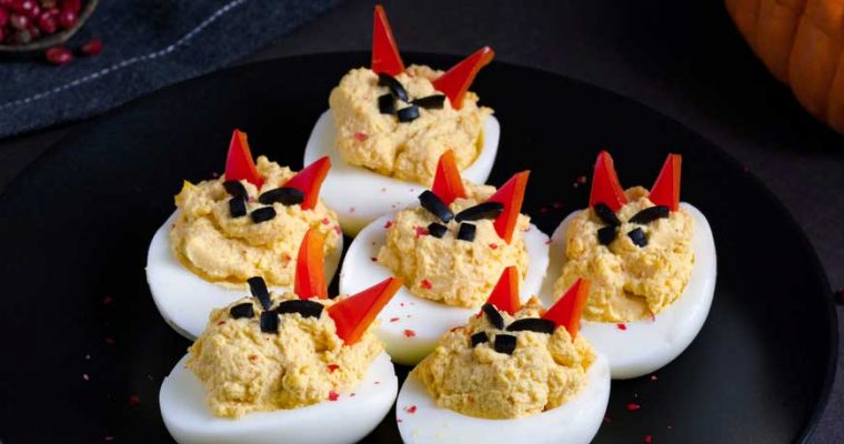 Duivelse eieren met hoorntjes van paprika