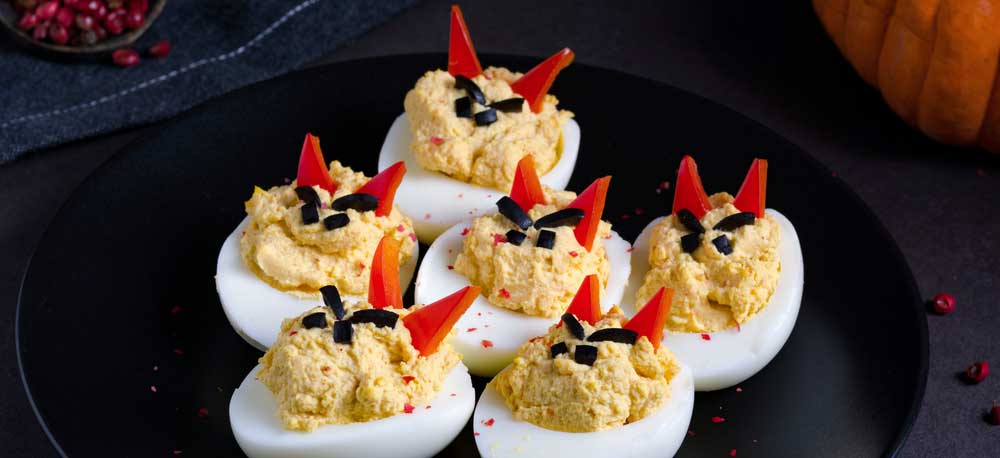 Duivelse eieren met hoorntjes van paprika