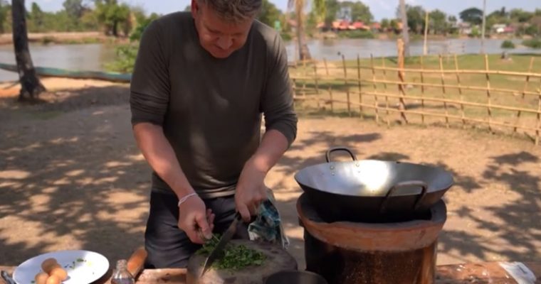 Gordon Ramsay’s kruidige Aziatische omelet uit Laos