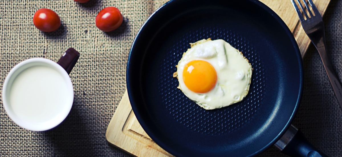 Consumentenbond: ‘Helft koekenpannen ongeschikt om ei in te bakken’