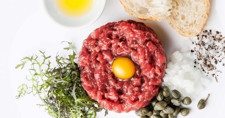 Klassieke steak tartaar (of steak tartare, zo je wilt)