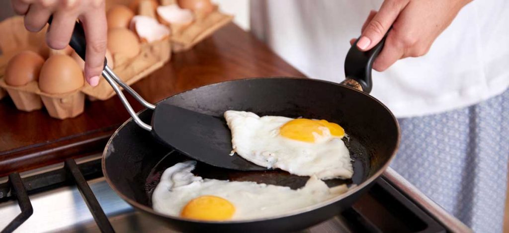 De 10 beste koekenpannen om eieren in te bakken (volgens de
